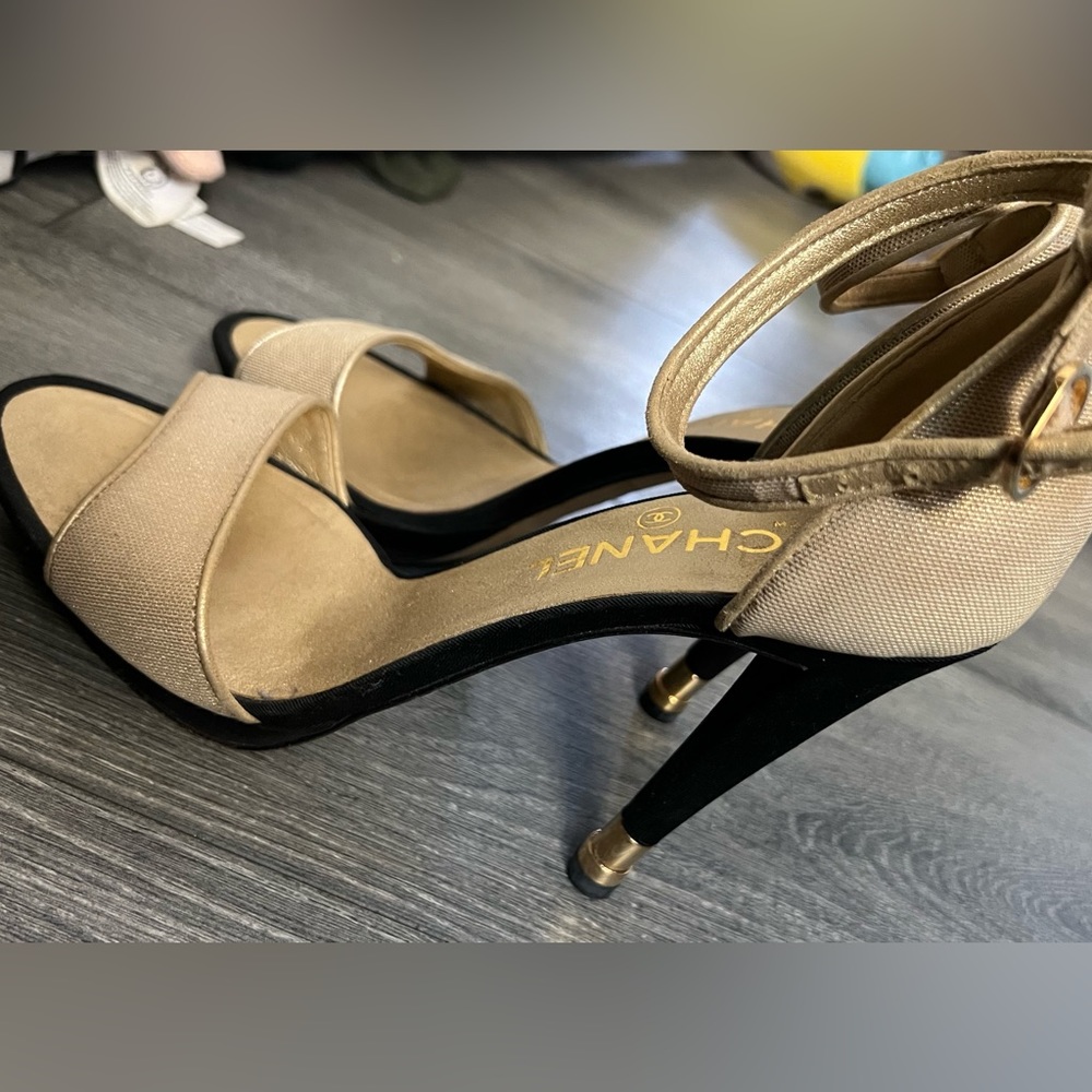 Chanel size 7 1/2 Beige Light Gold Black Heels Platform SANDALS ... - Picture 4 of 4